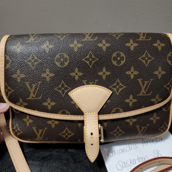 ❌️❌️SOLD❌️❌️ Louis Vuitton Sologne - Picture 5 of 16